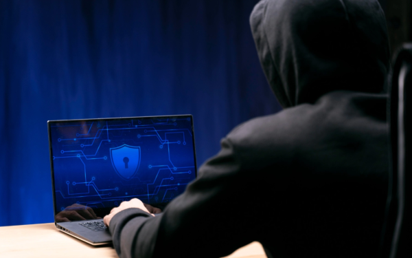 O rețea extinsă de spionaj cibernetic, atribuită Rusiei, a fost destructurată de FBI și partenerii internaționali, inclusiv Serviciul Român de Informații (SRI)