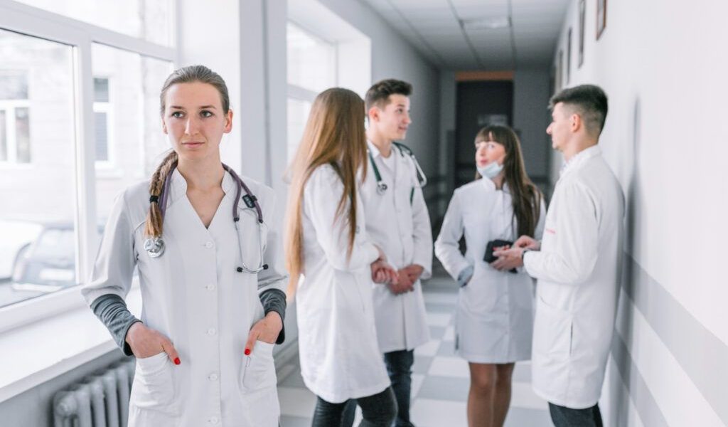 Schimbări majore pentru rezidenți: Anunțul-șoc al ministrului Sănătății