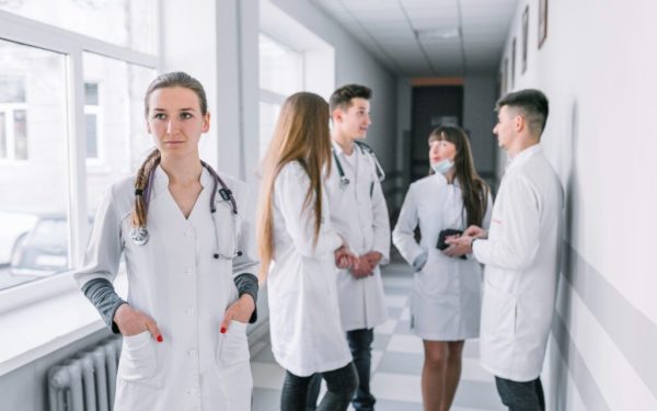 Schimbări majore pentru rezidenți: Anunțul-șoc al ministrului Sănătății