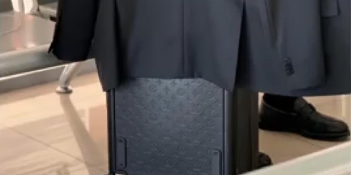 Ministrul Agriculturii, Florin Barbu, cu geantă Vuitton de 5.000 de euro: „Nu știu prețul”