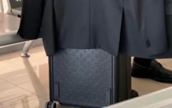 Ministrul Agriculturii, Florin Barbu, cu geantă Vuitton de 5.000 de euro: „Nu știu prețul”