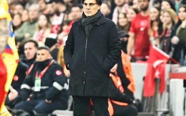 Vincenzo Montella, antrenorul naționalei Turciei, și-a pierdut calmul în timpul conferinței de presă de după victoria cu 1-0 asupra României, eveniment ce a avut loc în contextul unei partide foarte importante pentru echipa semiluniei
