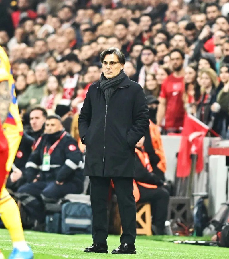 Vincenzo Montella, antrenorul naționalei Turciei, și-a pierdut calmul în timpul conferinței de presă de după victoria cu 1-0 asupra României, eveniment ce a avut loc în contextul unei partide foarte importante pentru echipa semiluniei