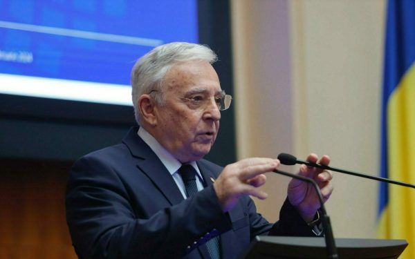 Leul sfidează criza politică în România: Creștere față de euro