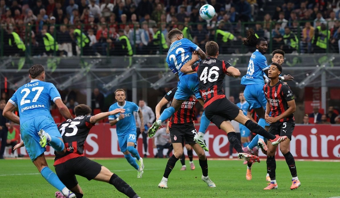 Napoli a obținut o victorie importantă în duelul cu AC Milan, urcând pe locul secund în Serie A Napoli a învins-o pe AC Milan cu scorul de 1-0 într-un meci crucial din etapa a 31-a a campionatului italian, Serie A, disputat pe stadionul Diego Maradona