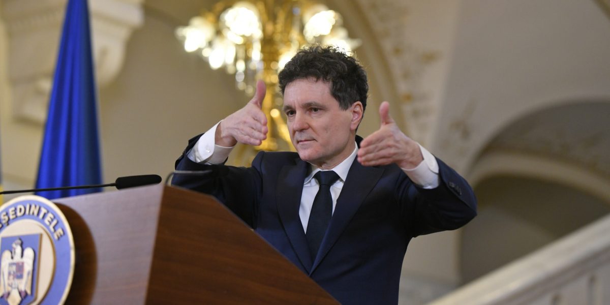 Nicușor Dan, despre absența de la catafalcul lui Mircea Lucescu
