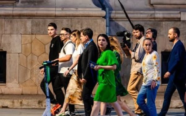 Anchetă DIICOT despre senzaționala campanie de dezinformare din preajma alegerilor din 2025 Ancheta DIICOT referitoare la distribuirea fotografiilor controversate de Elena Lasconi în timpul campaniei prezidențiale din 2025 nu s-a încheiat încă