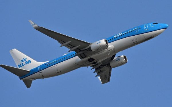 Bani aruncați pe fereastră: 46.000 € pe bilete, dar Vizele au blocat familia în aeroport