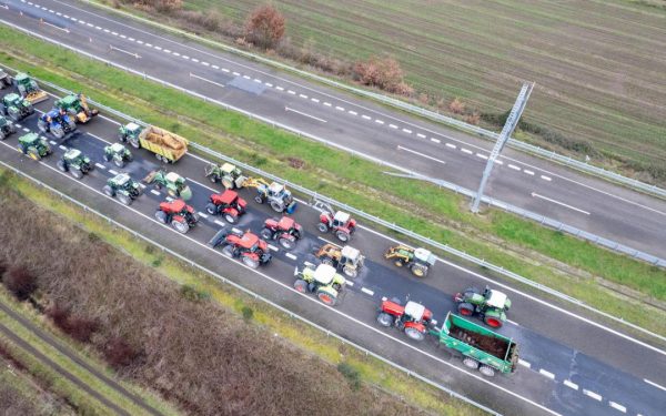 Benzinării în colaps în Irlanda după proteste: O treime fără combustibil