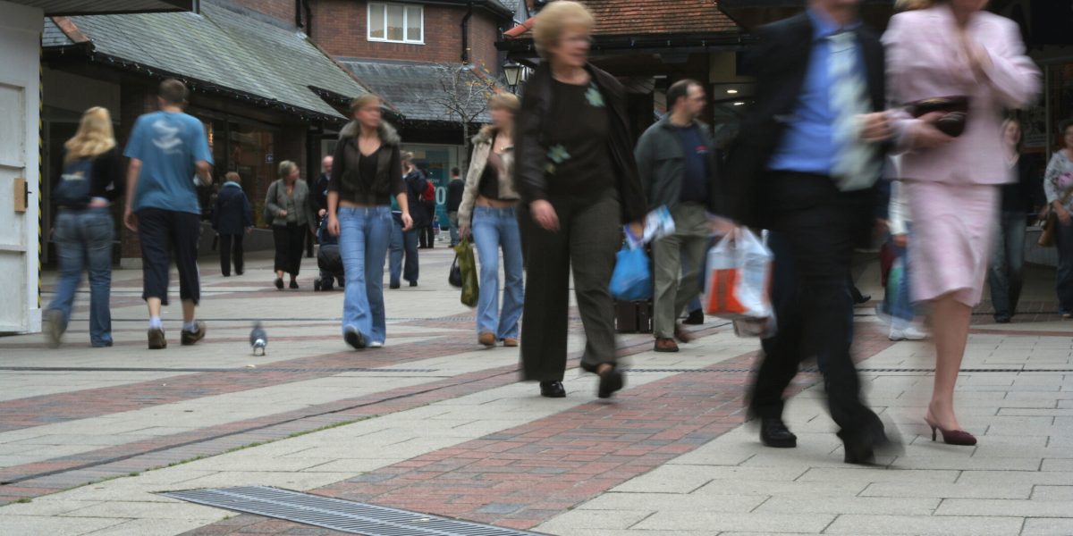 Decesele depășesc nașterile: România continuă declinul demografic în februarie 2026