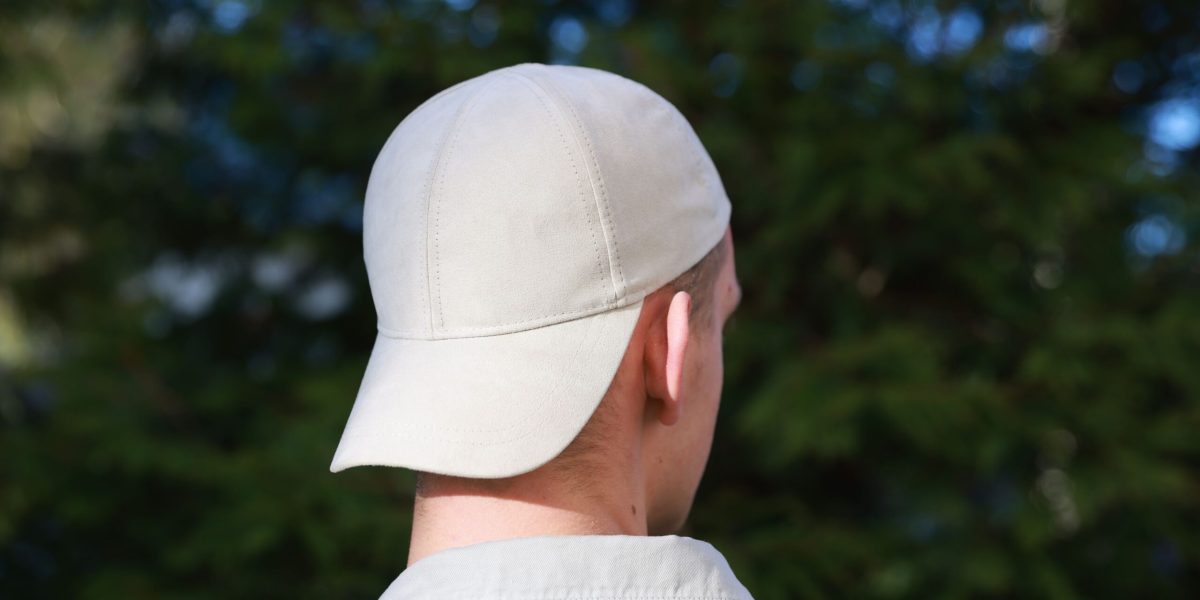 De ce unii poartă șapcă mereu: Ce spune psihologia despre acest obicei