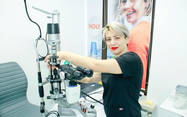 Optissima: De ce ai disconfort ocular? Află cauzele și tratamentul corect