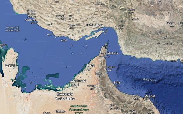 Iranul avertizează SUA: Strâmtoarea Ormuz se blochează fără acord