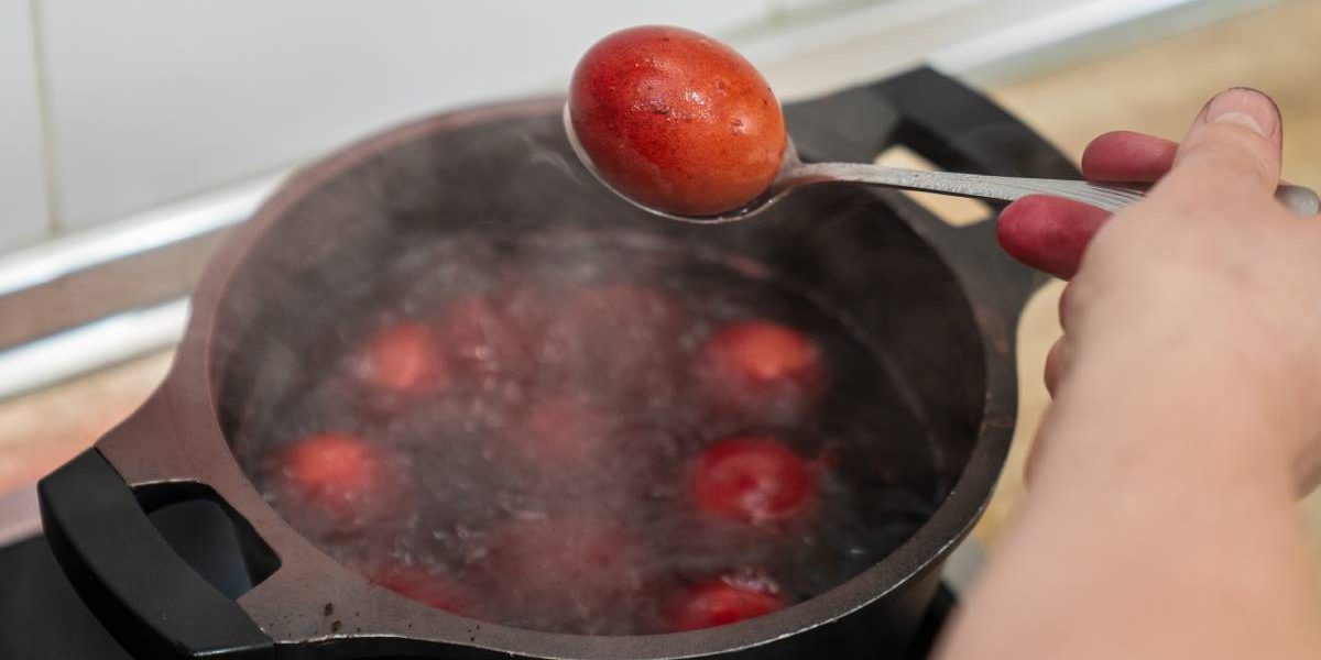 Indigestie de la ouăle de Paște: Ce semne îți dă corpul? Piatra în stomac