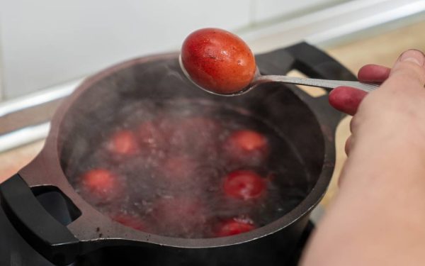 Indigestie de la ouăle de Paște: Ce semne îți dă corpul? Piatra în stomac