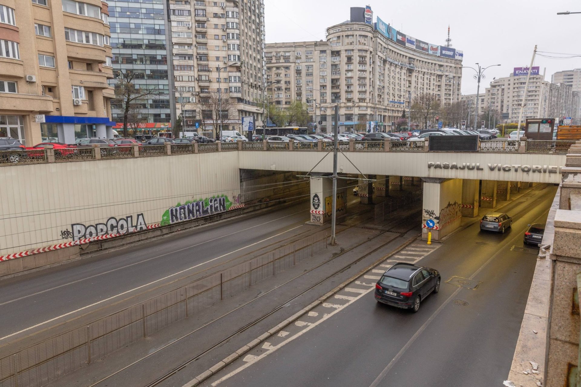 Primăria Municipiului București a anunțat oficial că Pasajul Victoriei va intra în proces de consolidare și modernizare, proiect ce face parte dintr-un plan mai amplu de reabilitare a infrastructurii rutiere din Capitală