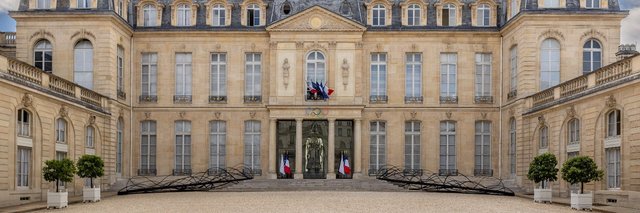 Poliția Franceză, blocată la Elysee: Acuzații de favoritism, scandal la porțile puterii