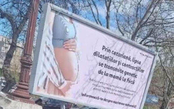 Panouri cu mesaje false despre cezariană în București, USR cere aviz medical