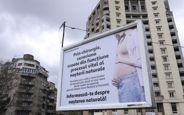 București: Scandalul anti-cezariană. Cine a finanțat panourile? Reacția Colegiului Medicilor