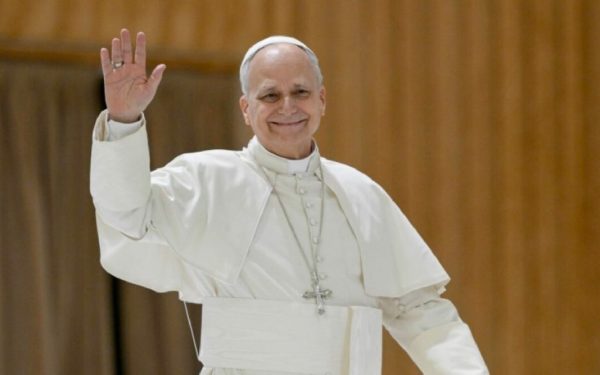 Papa Leon, în Camerun: Condamnă tiranii care aduc ravagii lumii