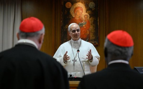 După atacurile lui Donald Trump, Papa Francisc avertizează: Democrația, în pericol