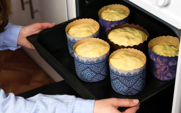 Cât trebuie să ții pasca la cuptor: Temperatura și timpul ideal pentru coacere