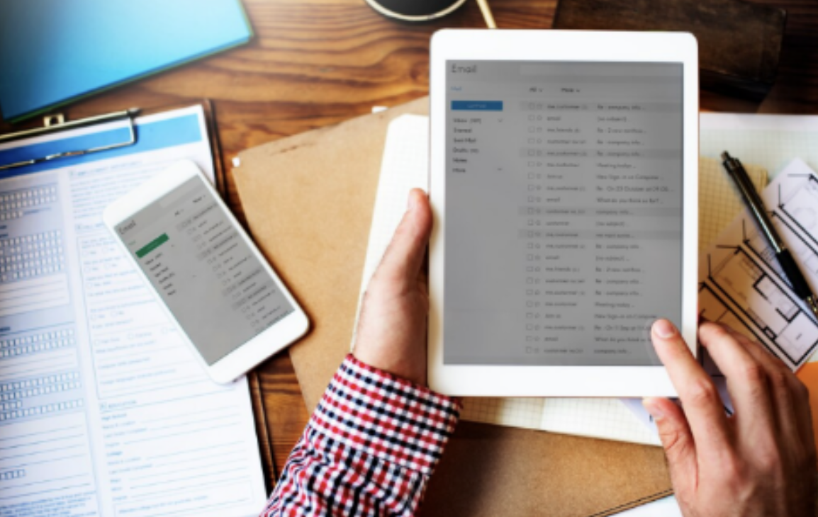 Fuziunea documentelor PDF, o necesitate în era digitală Documentele în format PDF sunt omniprezente, de la rapoarte oficiale la cursuri universitare sau documente scanate