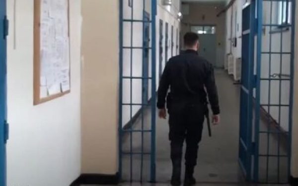 Ouă roșii și cozonac la pușcărie de Paște: meniu special pentru deținuți