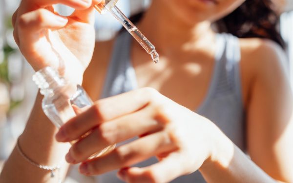 Peptidele, noul elixir al tinereții: Promisiuni îndrăznețe, riscuri ascunse