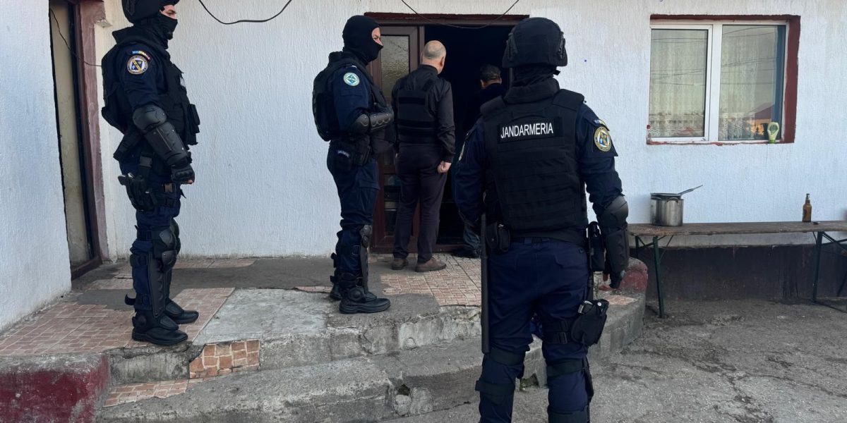 Un francez și un belgian sunt cercetați de Parchetul de pe lângă Curtea de Apel București pentru fraudă cu autoturisme de lux, într-un dosar în care figurează și un cetățean român și o societate comercială