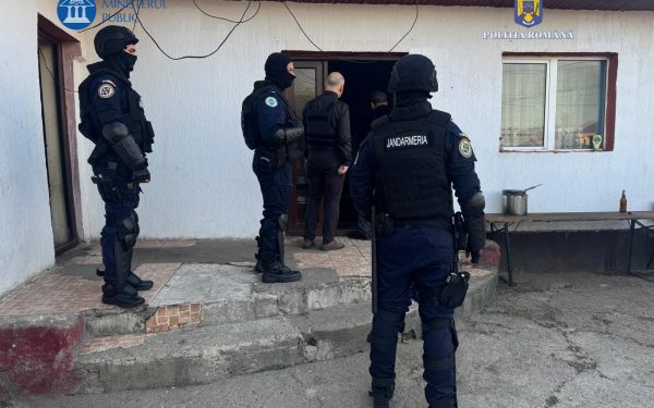 Un francez și un belgian sunt cercetați de Parchetul de pe lângă Curtea de Apel București pentru fraudă cu autoturisme de lux, într-un dosar în care figurează și un cetățean român și o societate comercială