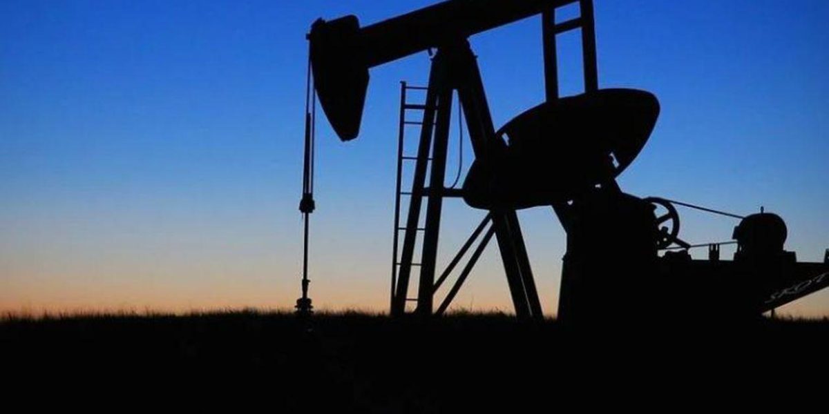 SUA prelungește derogarea pentru petrolul rusesc: Ce urmează pe prețurile globale