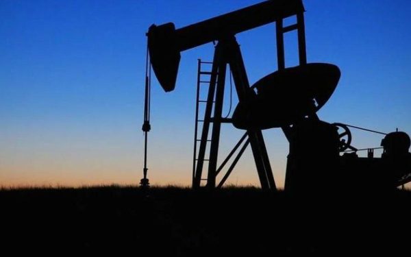 SUA prelungește derogarea pentru petrolul rusesc: Ce urmează pe prețurile globale