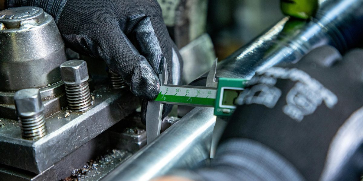 UE taie taxele la importuri, dar lovește cu taxe pe oțel