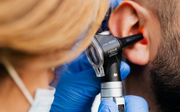 O terapie genică experimentală ar putea reda auzul persoanelor născute cu surditate genetice, conform unui studiu recent realizat de o universitate din Suedia și publicat în revista Nature Medicine
