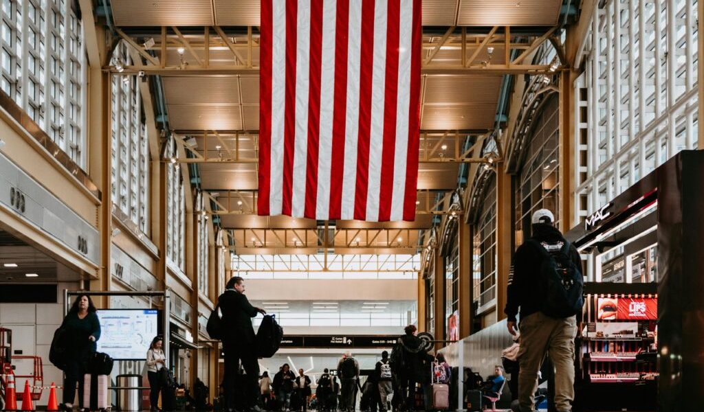 Robot industrial, genunchi bionic și… un meteorit din 1576, uitate-n aeroporturi