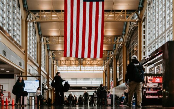 Robot industrial, genunchi bionic și… un meteorit din 1576, uitate-n aeroporturi