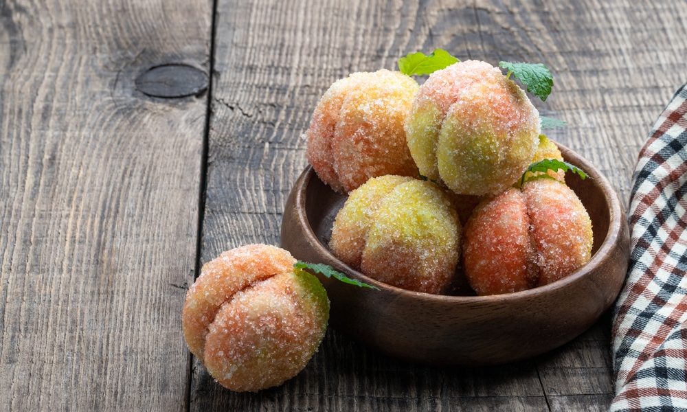 Piersici umplute, gustul copilăriei: rețeta de succes pentru un desert delicios