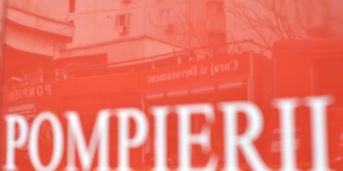 Pompierii prahoveni intervin pentru stingerea unui incendiu la o clădire dezafectată din Câmpina Un incendiu a fost semnalat în această dimineață în Câmpina, în zona fostului Institut de Petrol și Gaze