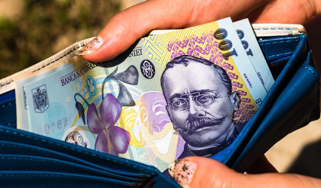 Ministerul Finanțelor va relansa emisiunea de titluri de stat Tezaur, oferind noi oportunități de investiție cu dobânzi semnificativ mai mari decât cele garantate de bancile comerciale pentru depozite