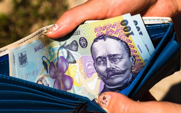 Ministerul Finanțelor va relansa emisiunea de titluri de stat Tezaur, oferind noi oportunități de investiție cu dobânzi semnificativ mai mari decât cele garantate de bancile comerciale pentru depozite