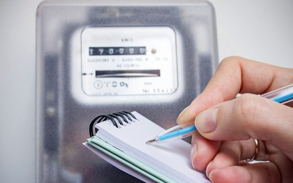 PPC lovește: Prețuri mai mici la energia electrică pentru români, un an întreg