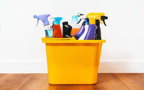 Produsele de curățenie, bombe în casă: Ce riscă SĂNĂTATEA ta