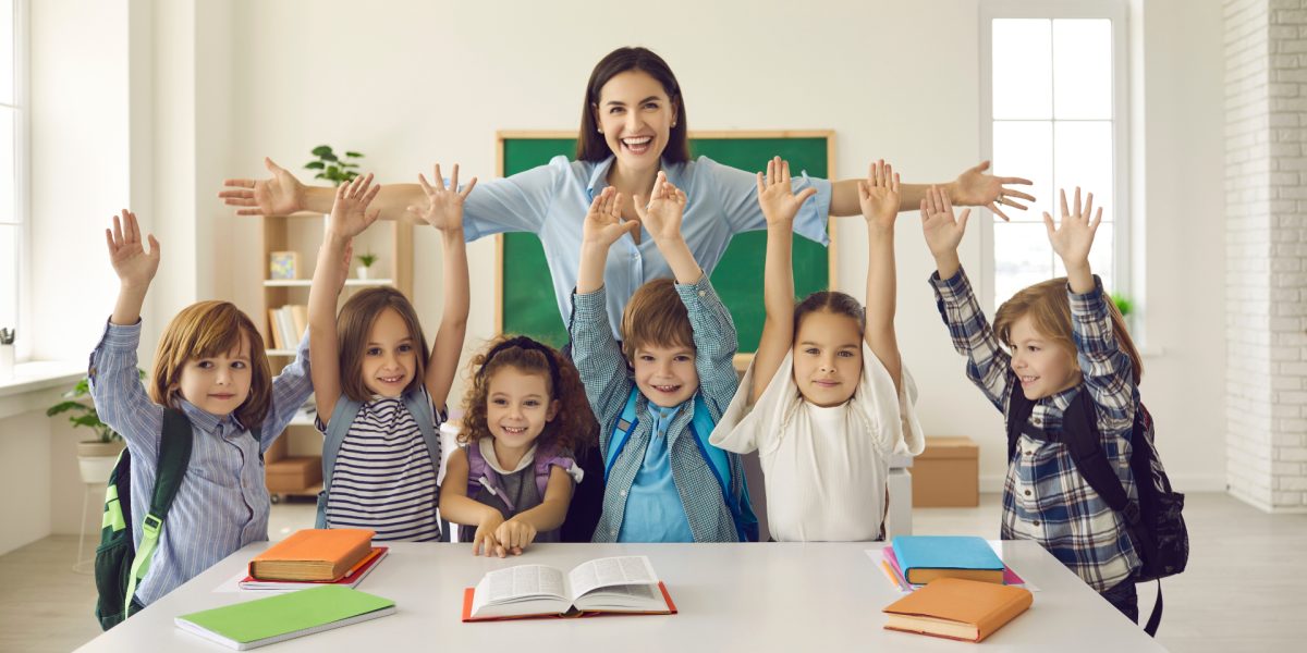 Profesor debutant, umilit de salariu: Câștigă mai puțin decât un casier în România