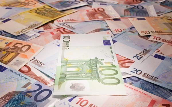 Fermierii români pot primi până la 20 milioane de euro pentru panouri solare și baterii din fonduri europene 2026