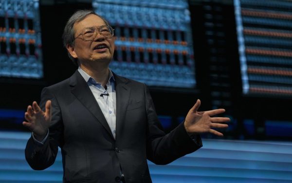 Trei persoane asociate cu producătorul de servere pentru inteligență artificială, Super Micro Computer Inc