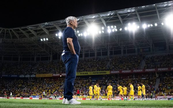 Mircea Lucescu, un pionier al analizei tactice în fotbal, a implementat metode avansate de pregătire și studiu al meciurilor încă din perioada regimului comunist, cu mult înainte ca aceste tehnici să devină standard în fotbalul mondial