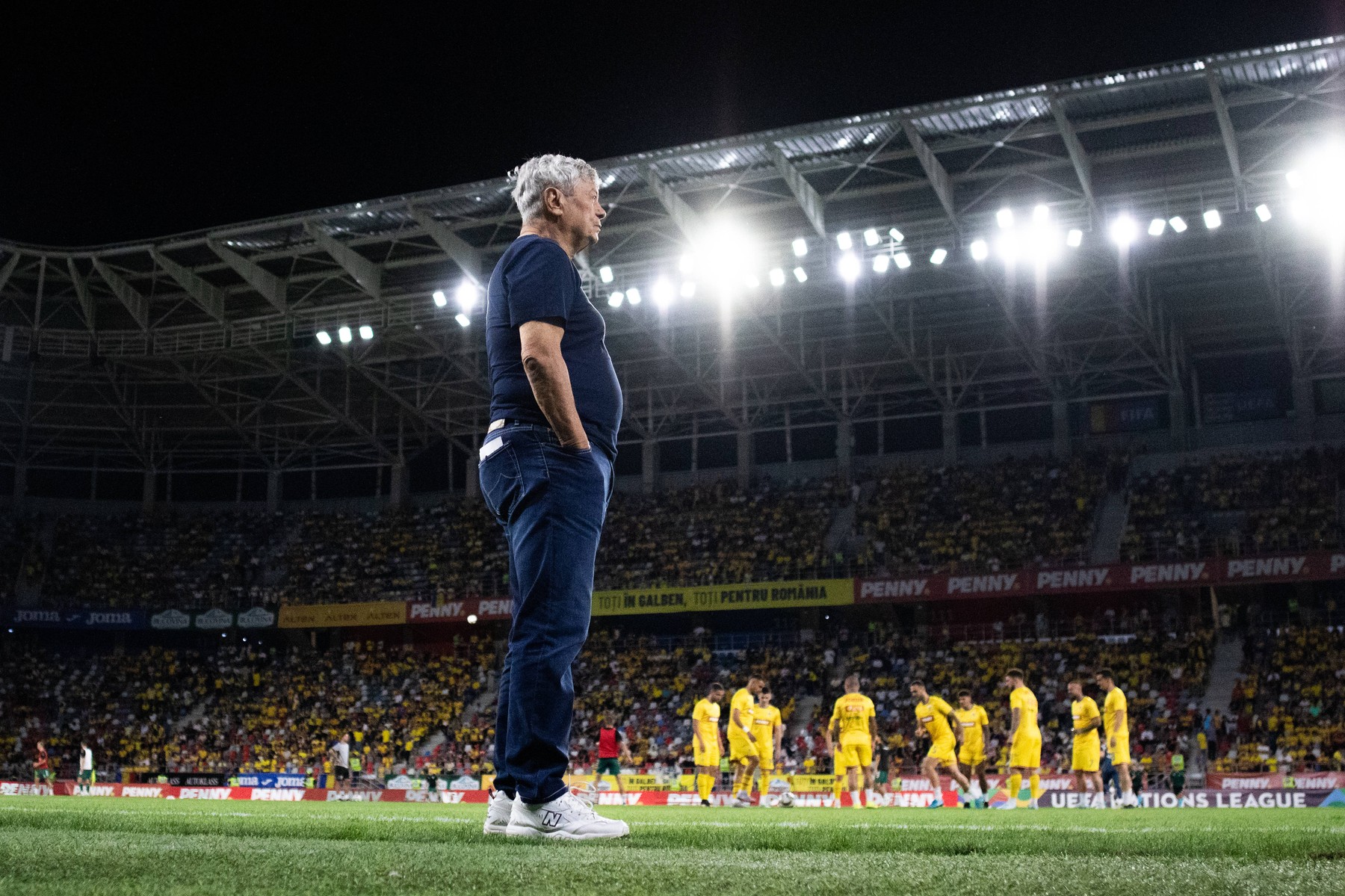 Mircea Lucescu, un pionier al analizei tactice în fotbal, a implementat metode avansate de pregătire și studiu al meciurilor încă din perioada regimului comunist, cu mult înainte ca aceste tehnici să devină standard în fotbalul mondial