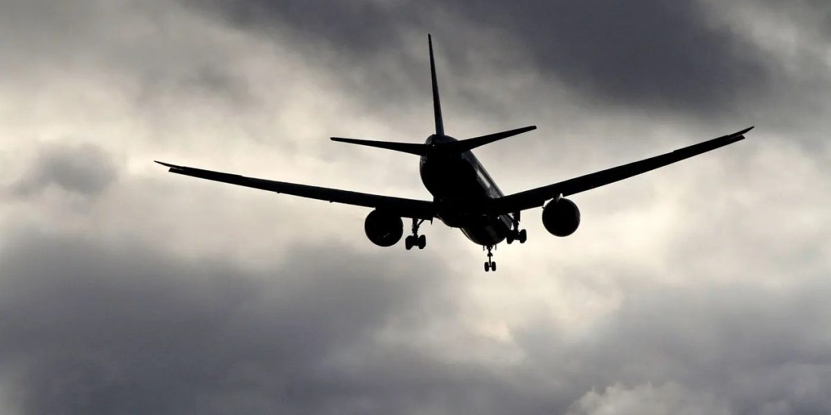 Aeroporturile din nordul Italiei, inclusiv Milano-Linate, Veneția Marco Polo, Bologna și Treviso, sunt supuse până pe 9 aprilie unor restricții în aprovizionarea cu combustibil, ca urmare a disponibilității limitate a Jet A1, combustibilul utilizat de avioane