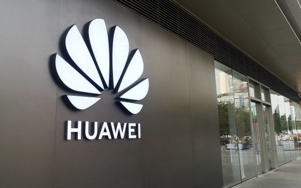 Huawei dă clasa Apple și Samsung: Imagini cu pliabilul Pura X Max